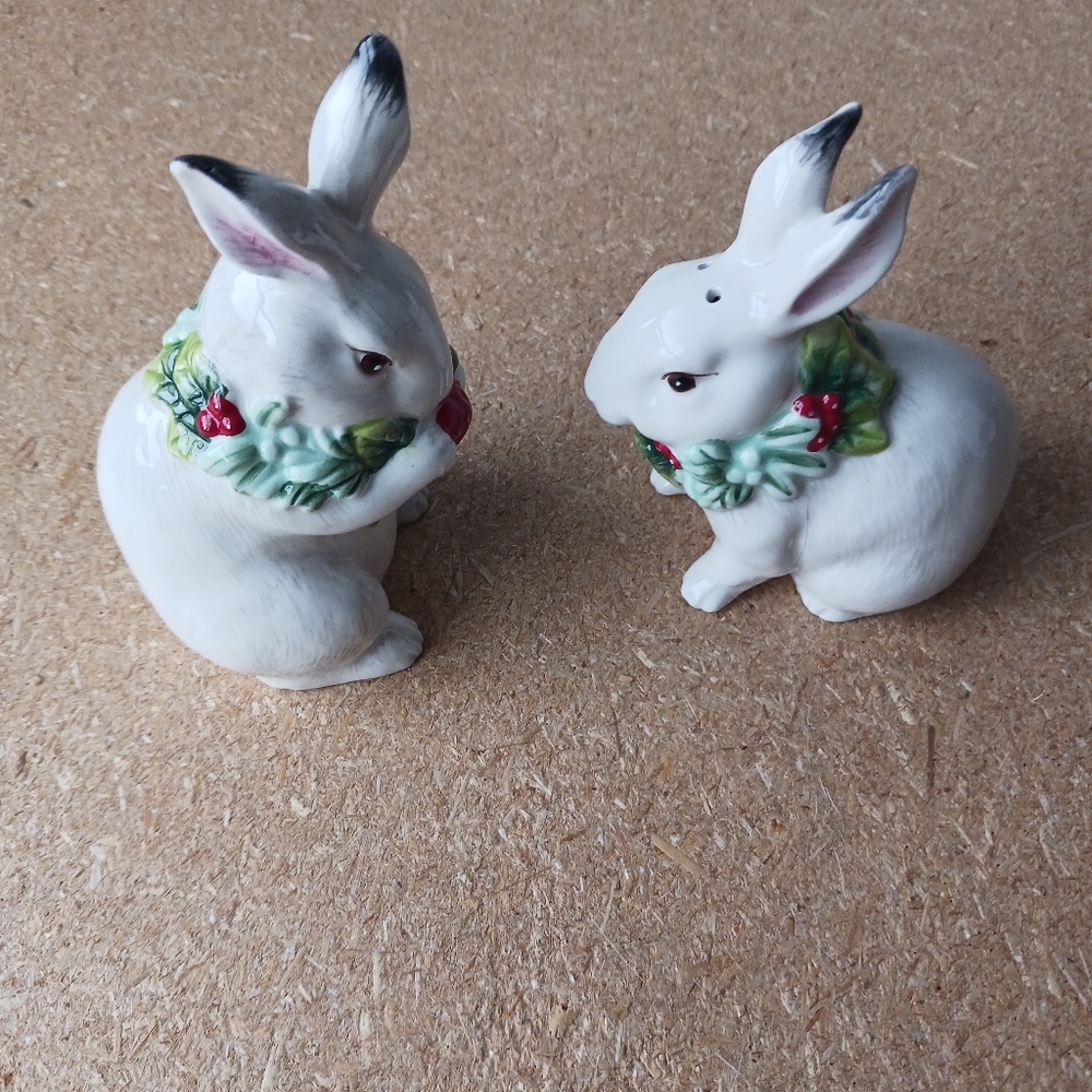 Fitz & Floyd Town & Country Bunny Salt & Pepper shakers